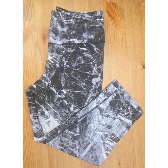 Nike Womens Dri-Fit Black Marble Capri Leggings Small - Picture 3 of 8